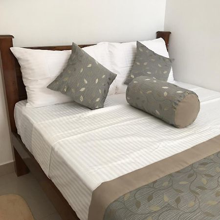 Royal White Tourist Rest Anuradhapura Exterior foto
