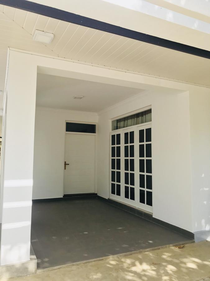 Royal White Tourist Rest Anuradhapura Exterior foto
