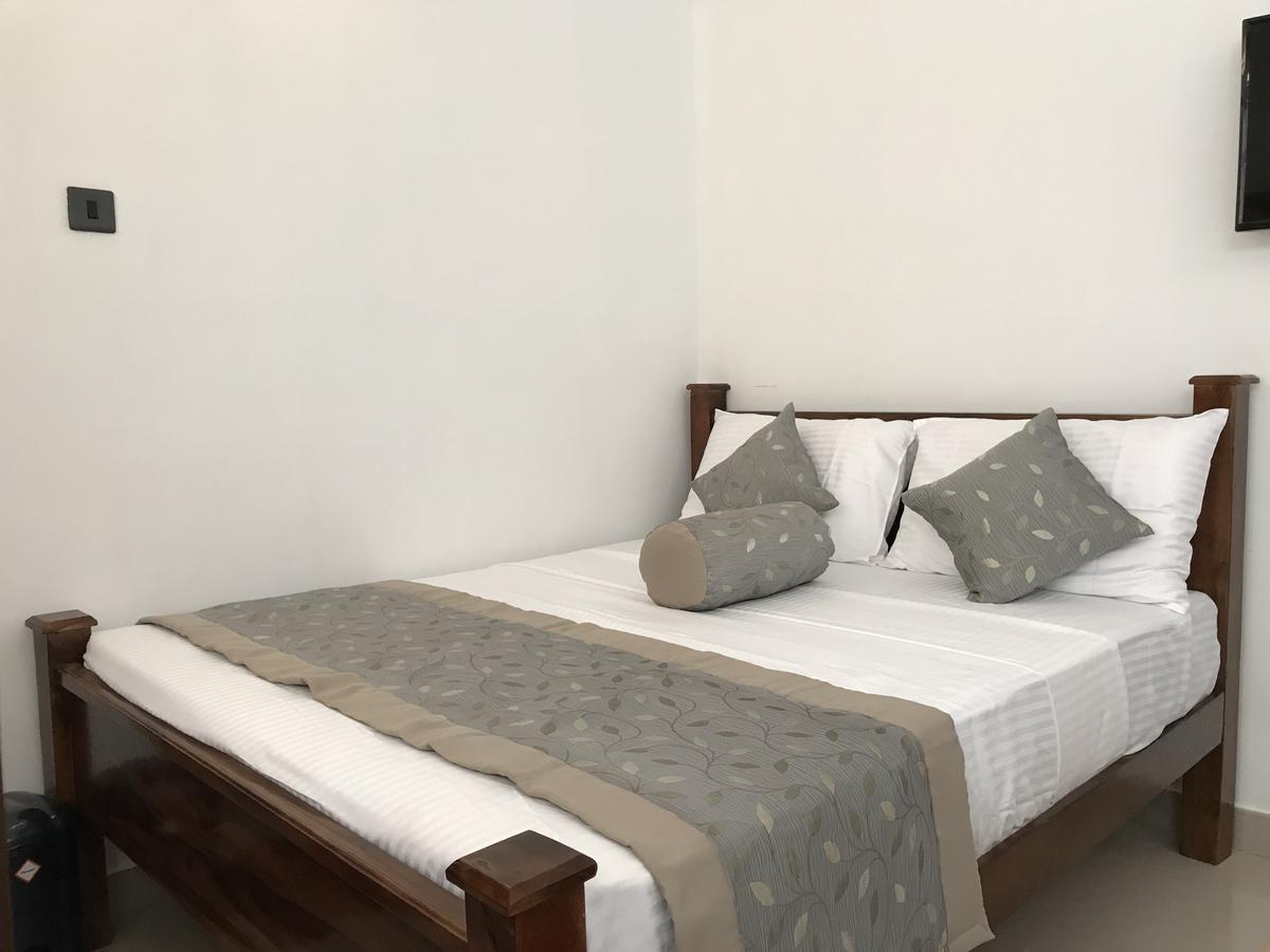 Royal White Tourist Rest Anuradhapura Exterior foto