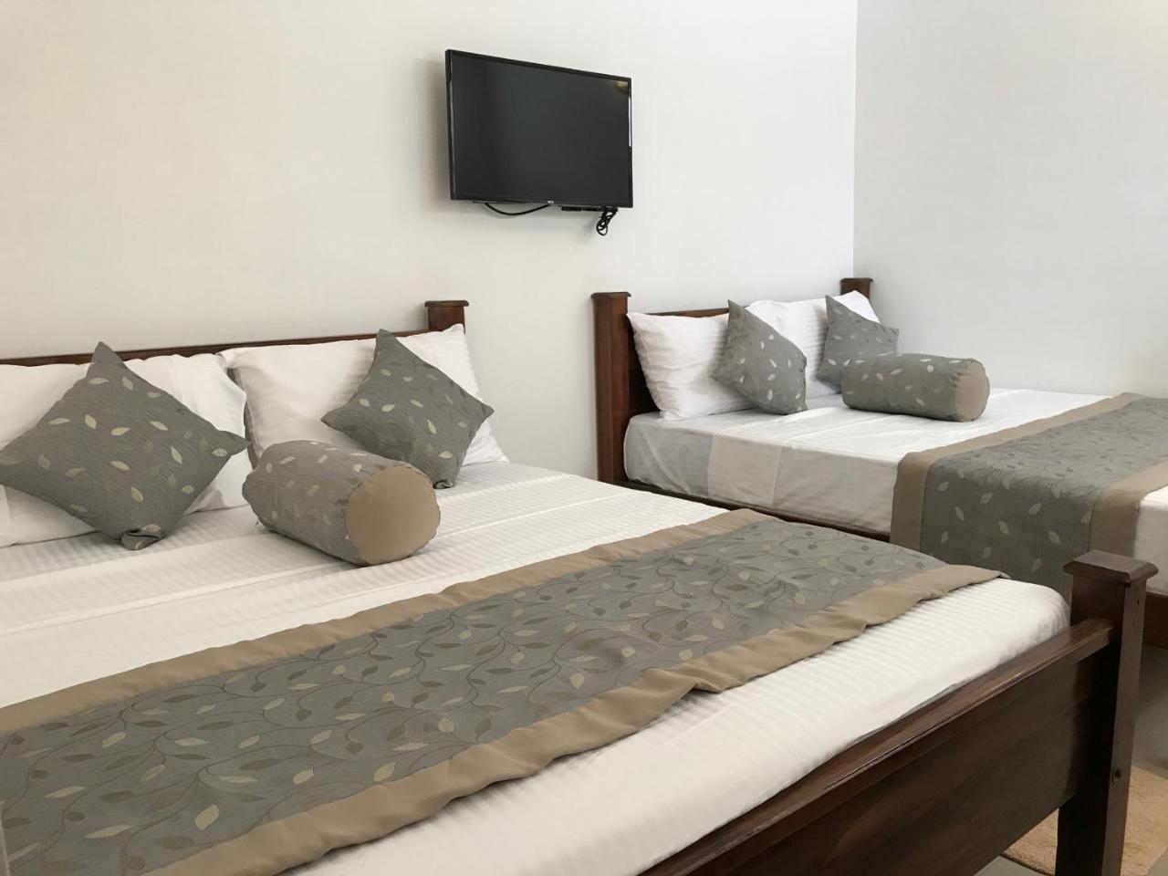 Royal White Tourist Rest Anuradhapura Exterior foto