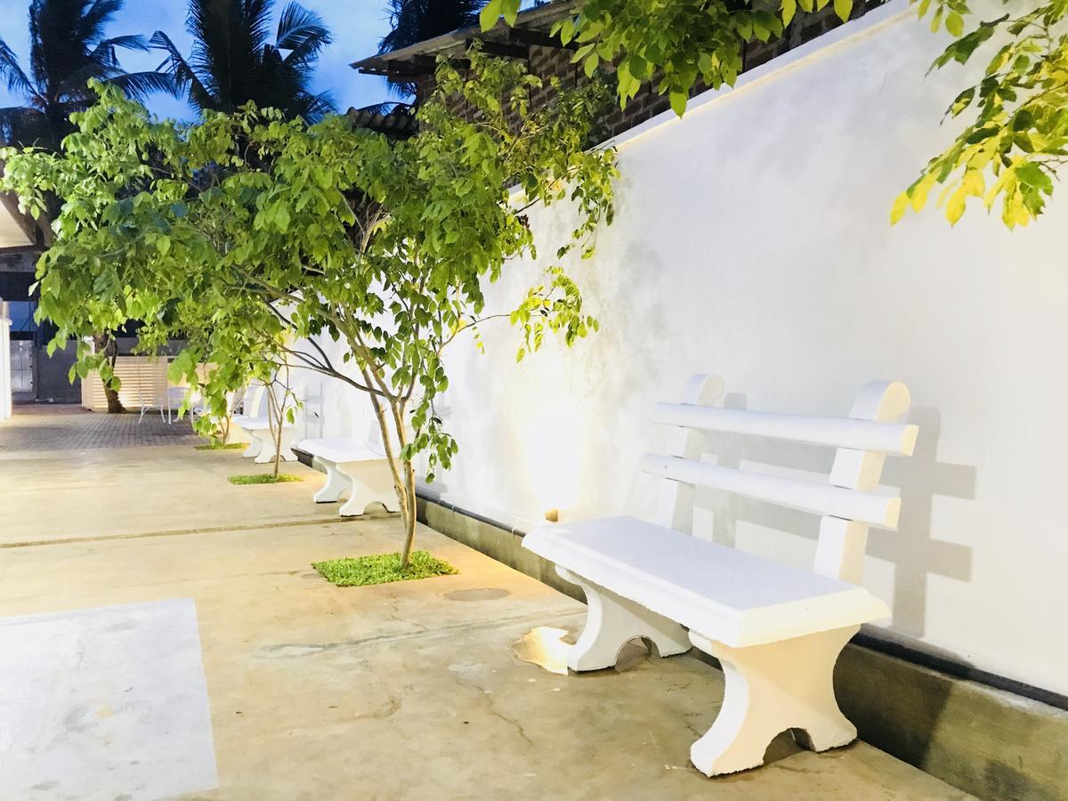 Royal White Tourist Rest Anuradhapura Exterior foto