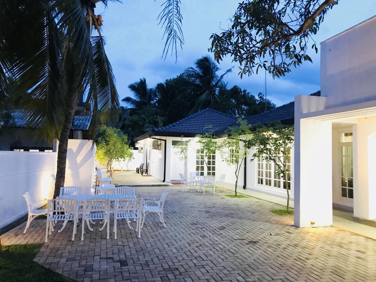 Royal White Tourist Rest Anuradhapura Exterior foto