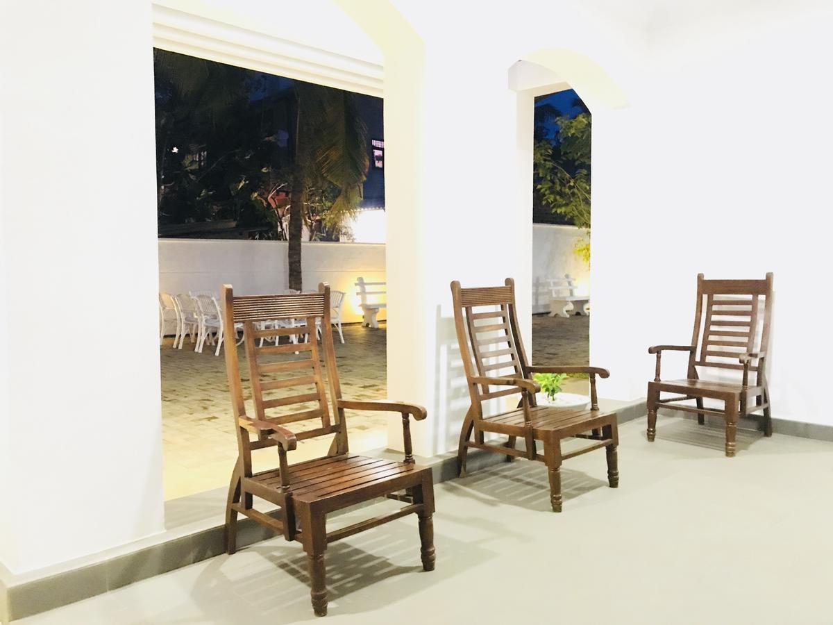 Royal White Tourist Rest Anuradhapura Exterior foto