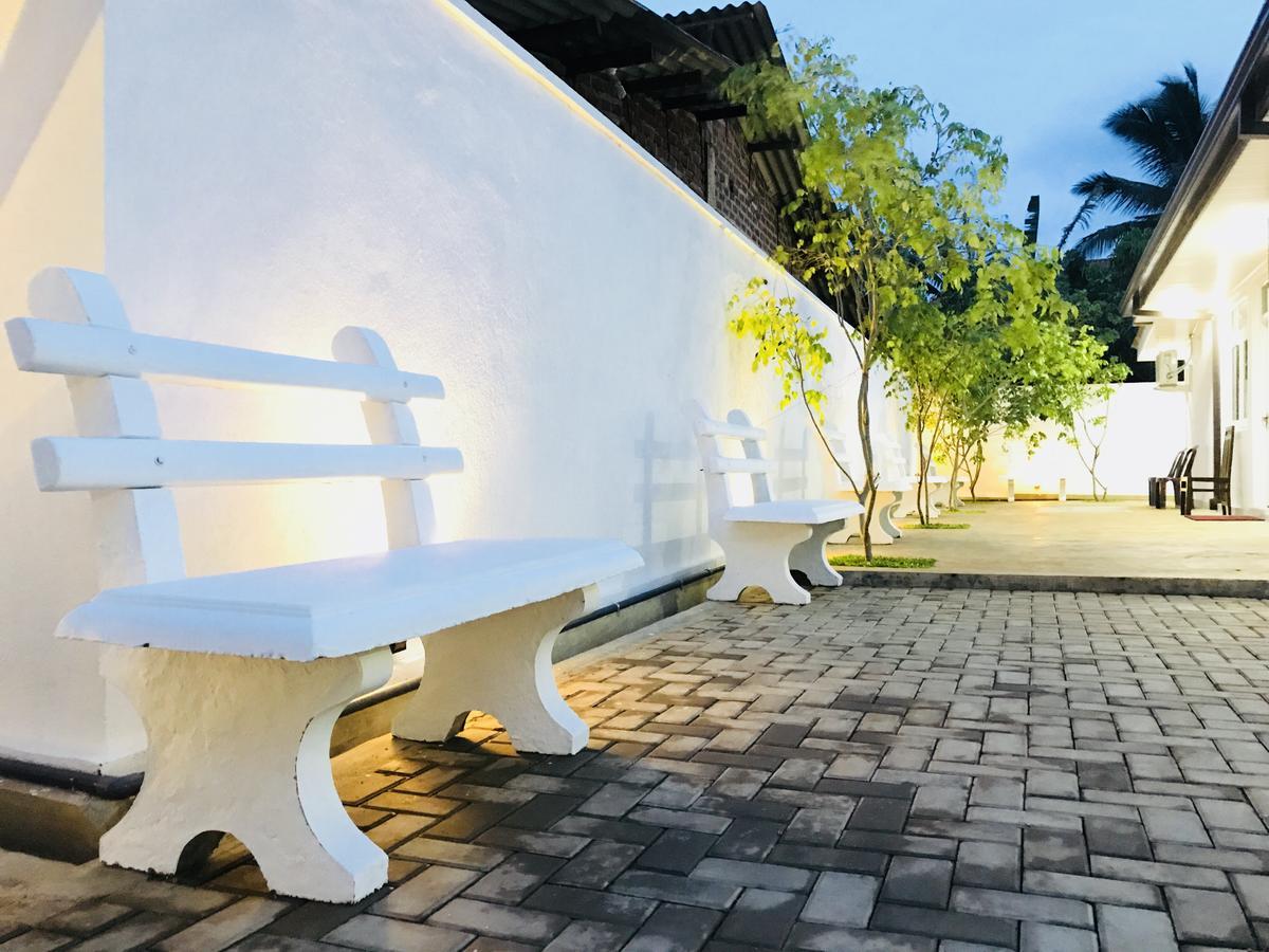 Royal White Tourist Rest Anuradhapura Exterior foto