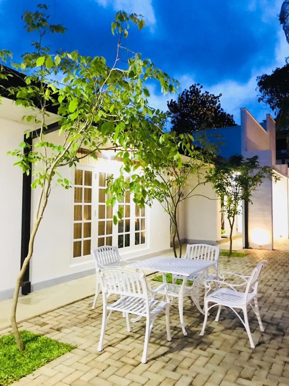Royal White Tourist Rest Anuradhapura Exterior foto