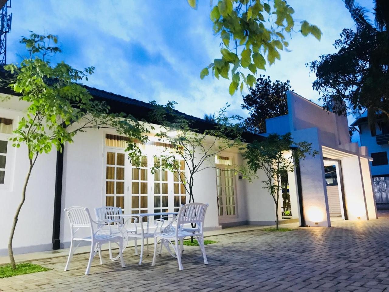 Royal White Tourist Rest Anuradhapura Exterior foto