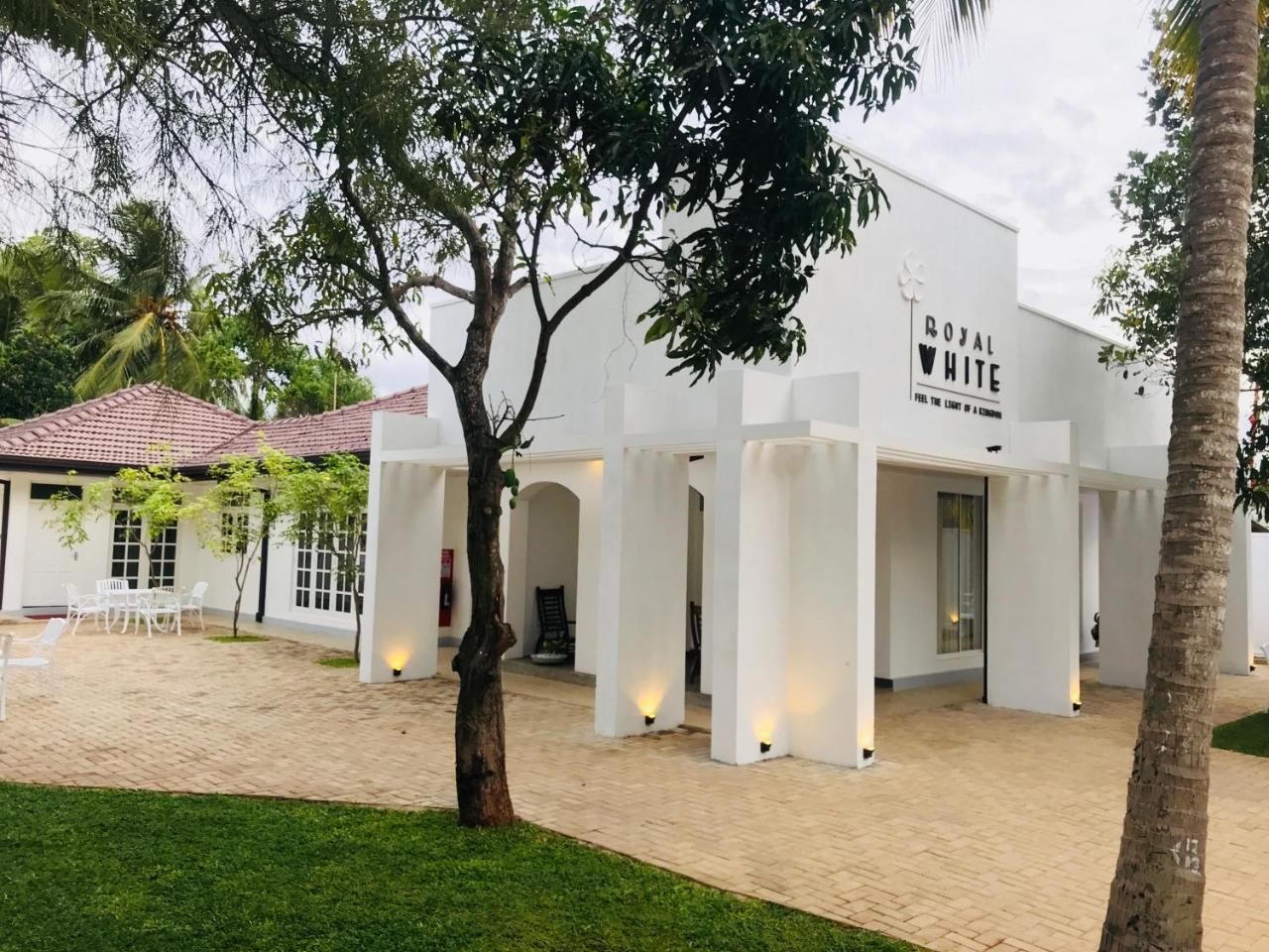 Royal White Tourist Rest Anuradhapura Exterior foto